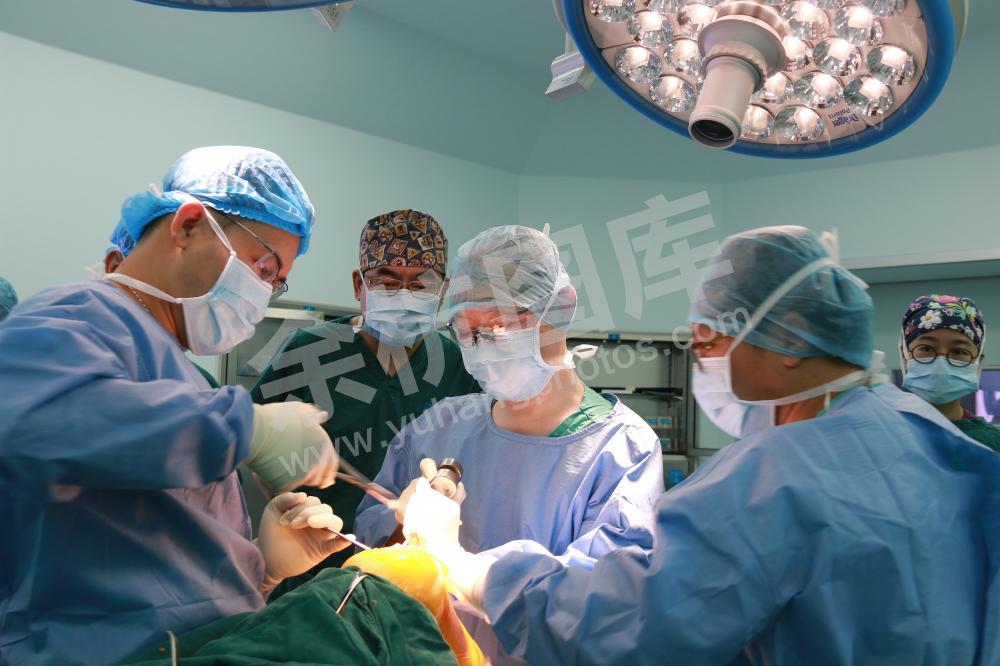 区一院与台湾中正骨科医院签署合作协议，引进国际领先的“微创关节置换术”&am