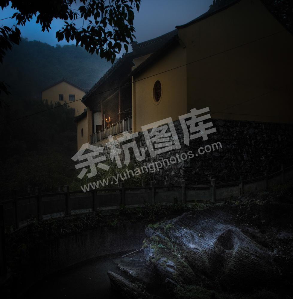 4、《石盂梵音》