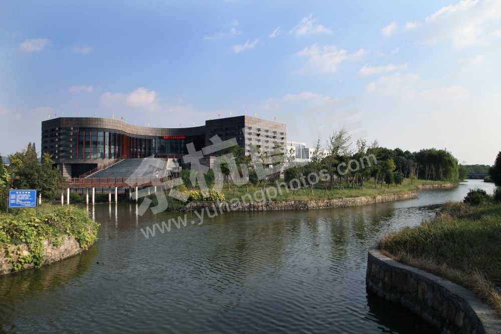 河道整治后的瓶窑长命港工人文化宫段水面