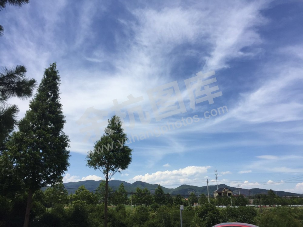 蓝天白云和远山