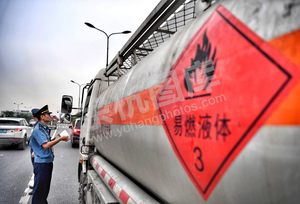 运政执法检查危化品车辆2 