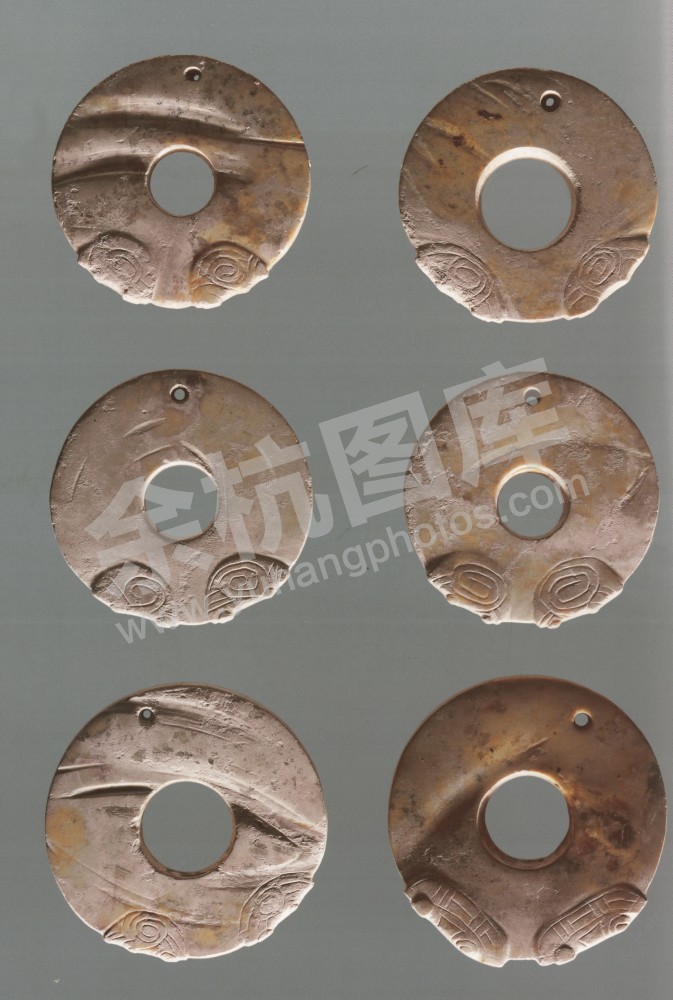 2、反山二十二号墓出土的六件龙首纹玉环形牌饰（组佩件）