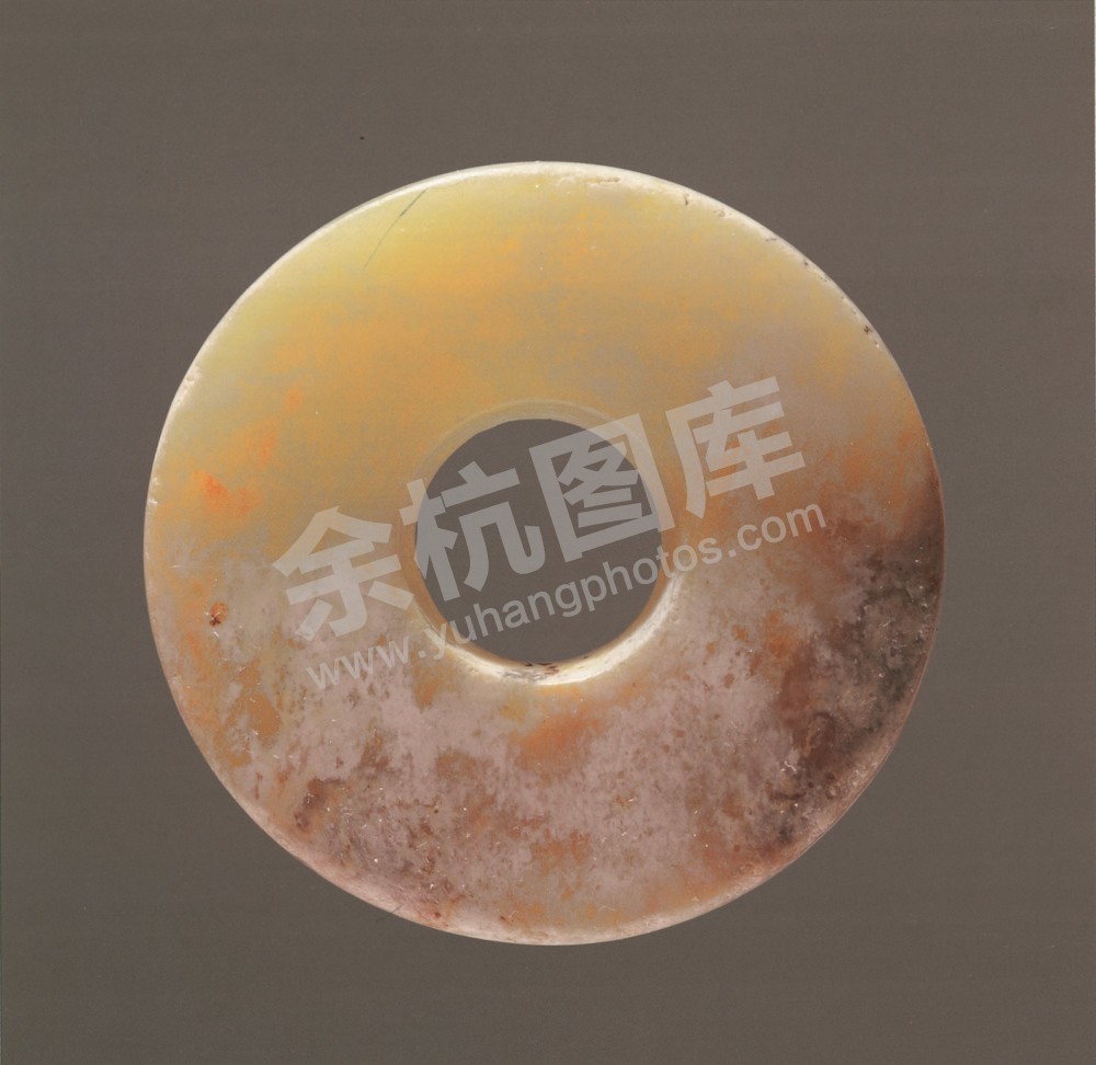 新地里遗址出土的良渚文化闪石玉玉环