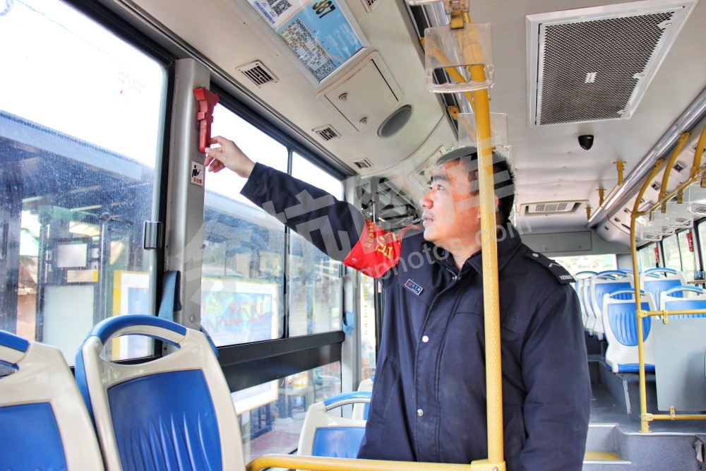 387路公交车驾驶员戚雪潮 我的春运：每次出车前的安全检查，都是为了把春运的乘客安全送到九堡客运中心