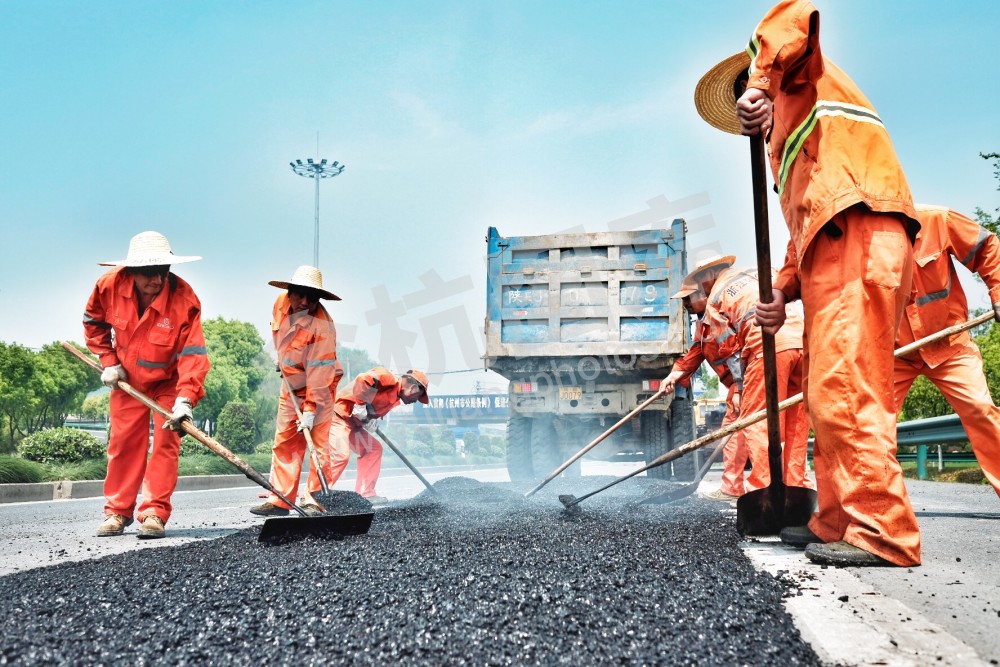 五一节假日，公路养护