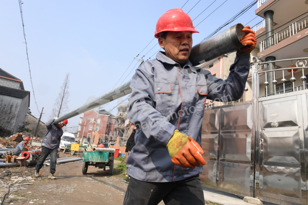 仁和街道村农村老旧管网改造现场