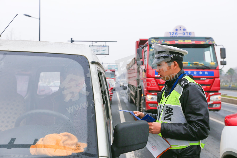 开展道路交通安全整治