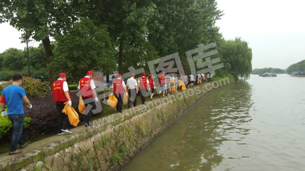 志愿者巡河