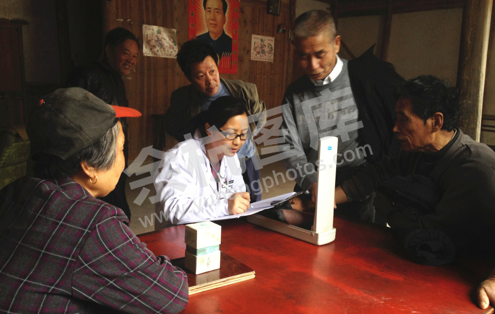 瓶窑中心坚持多年每周二长岭义诊
