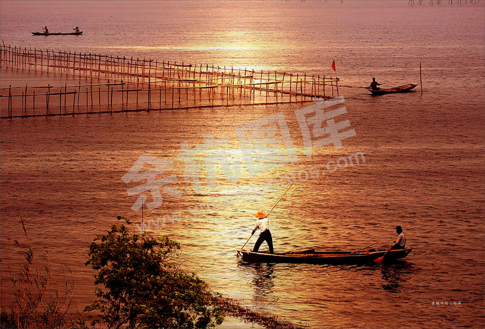 晨曦中的三白潭