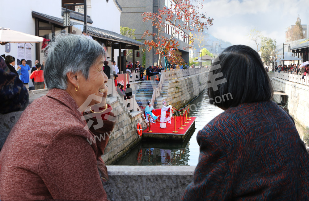 看戏