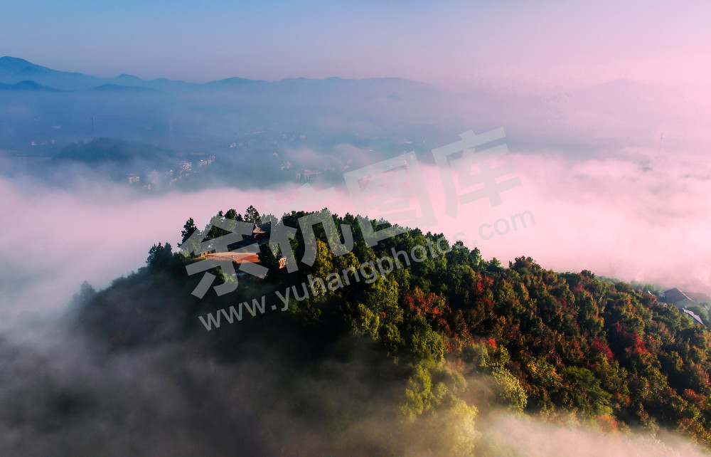 《雾绕山水见》