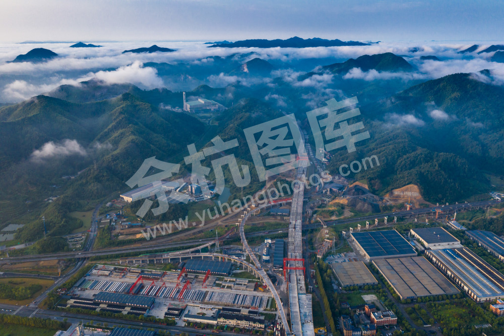 《建设中的绕城西复线余杭段》