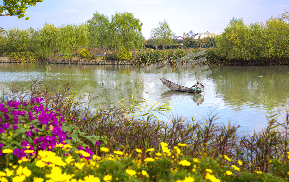 《天蓝水清鱼儿肥》