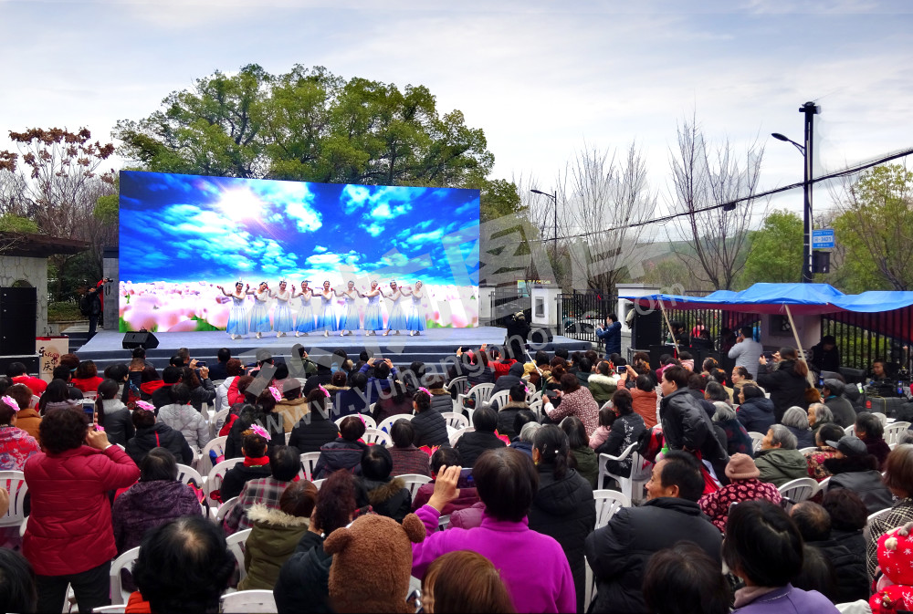 “鱼汤宴”文艺演出