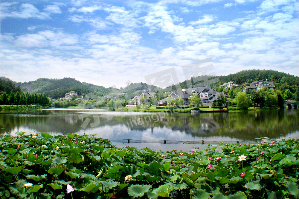 依山旁水靓小区