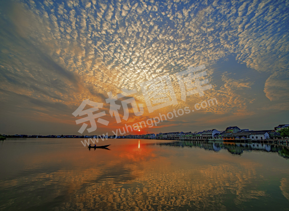 《荡桨在画中》