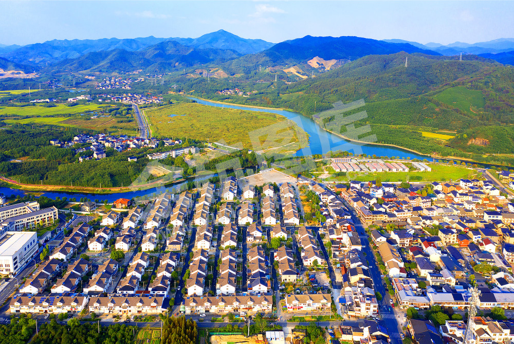 《依山而居 傍水而憩》