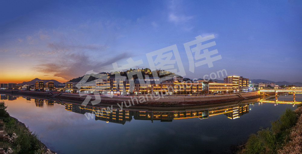 《夜幕下的璀璨》