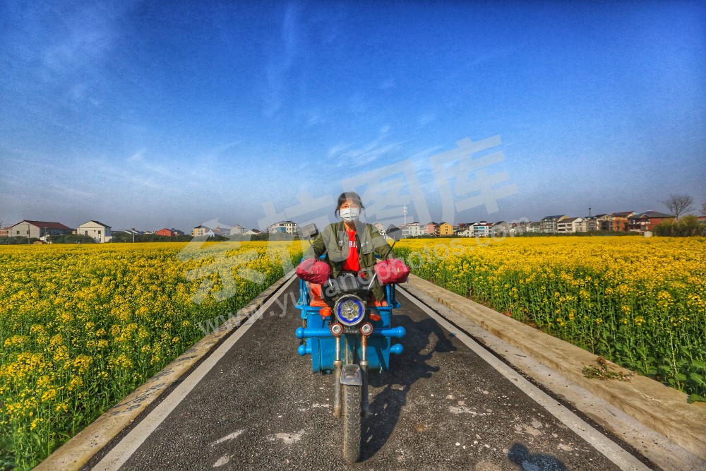 驰骋在美丽乡村