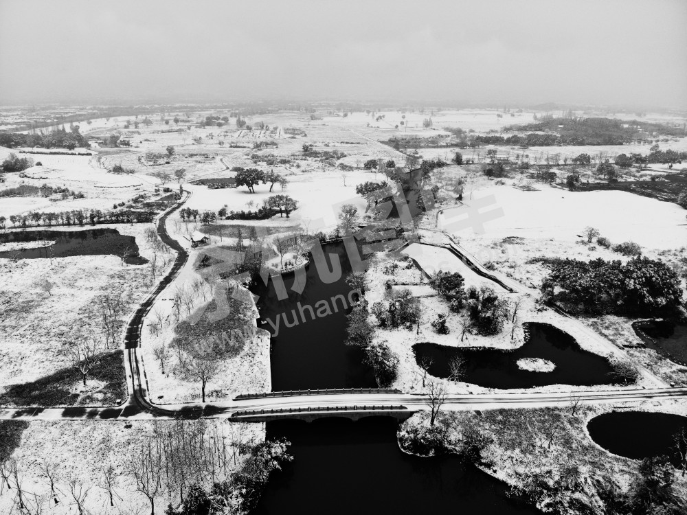 雪封古城【摄于18年冬天 公园南大门】