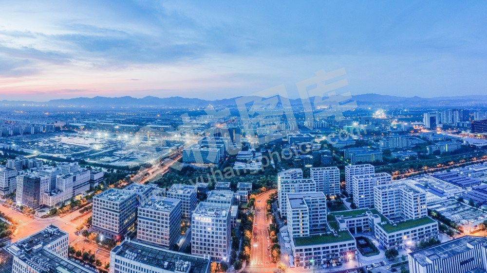 《远眺海外人才创业园黎明时分美景》