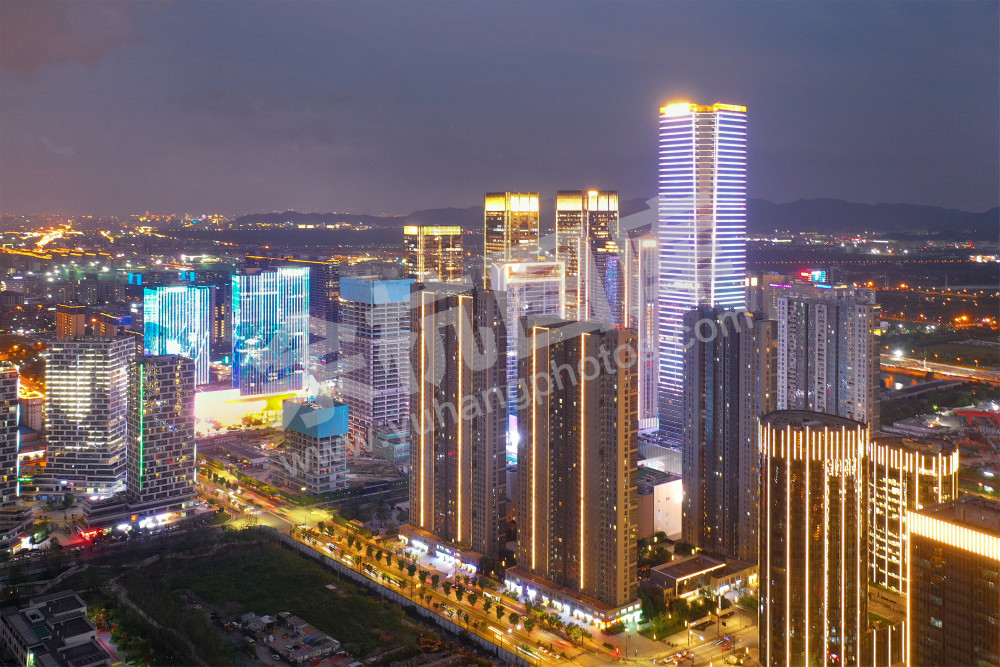 《璀璨的未来科技城夜色》