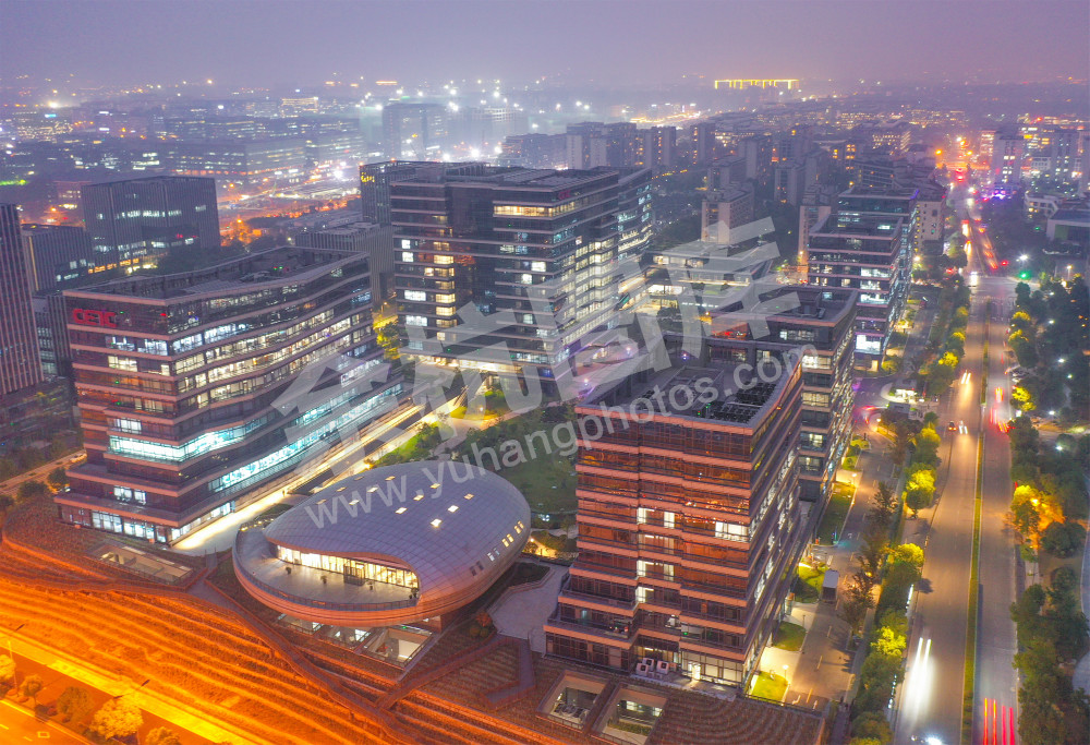 《璀璨的未来科技城夜色》