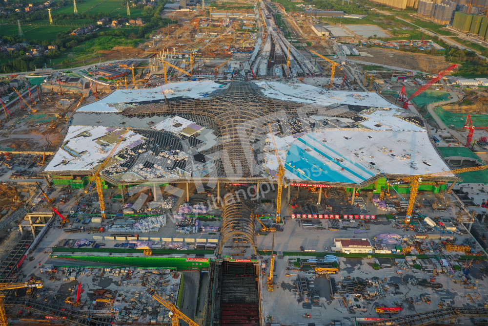 《建设中的火车西站》