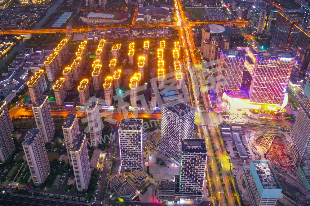 《璀璨的未来科技城夜色》