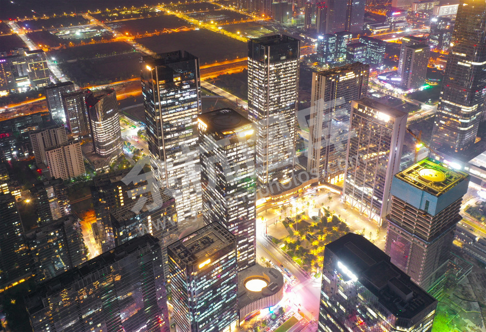 《璀璨的未来科技城夜色》