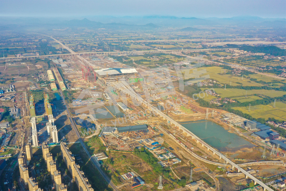 《建设中的火车西站》