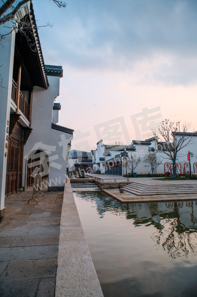 《闲居林下&mdash;老街新景》