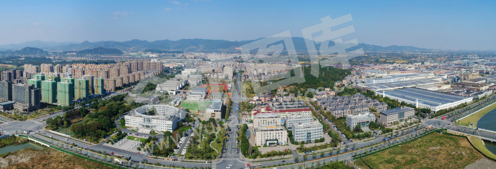 《蝶变小城镇》