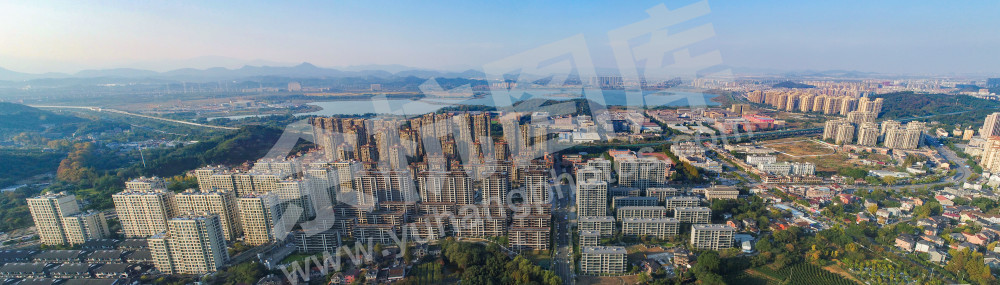 《蝶变小城镇》