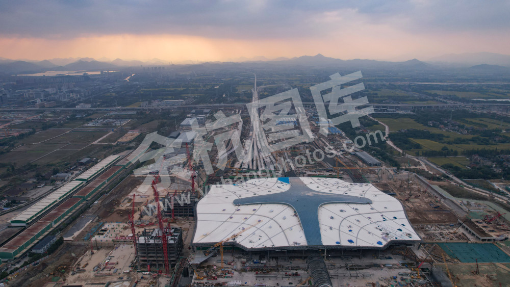 《建设中的杭州火车西站》