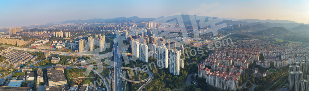 《蝶变小城镇》