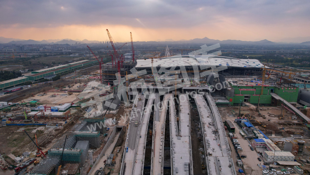 《建设中的杭州火车西站》