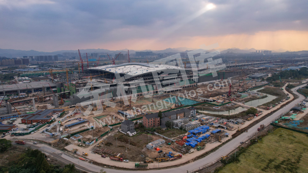 《建设中的杭州火车西站》