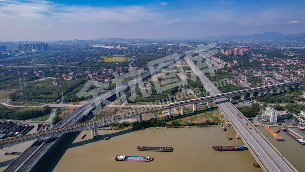 《相遇 . 运溪高架》