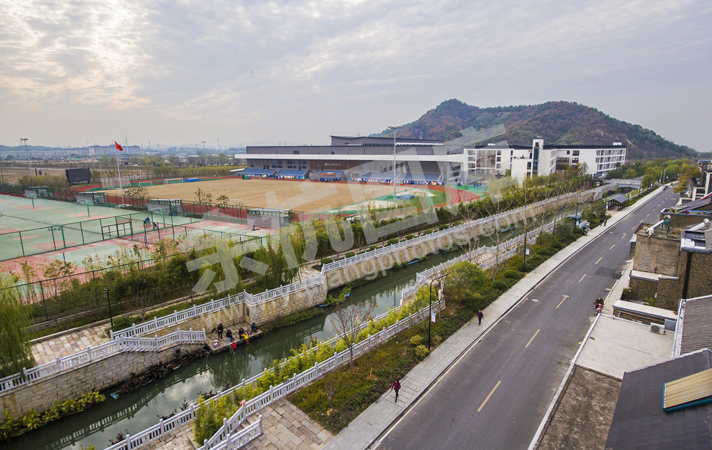 《远眺瓶窑中学》