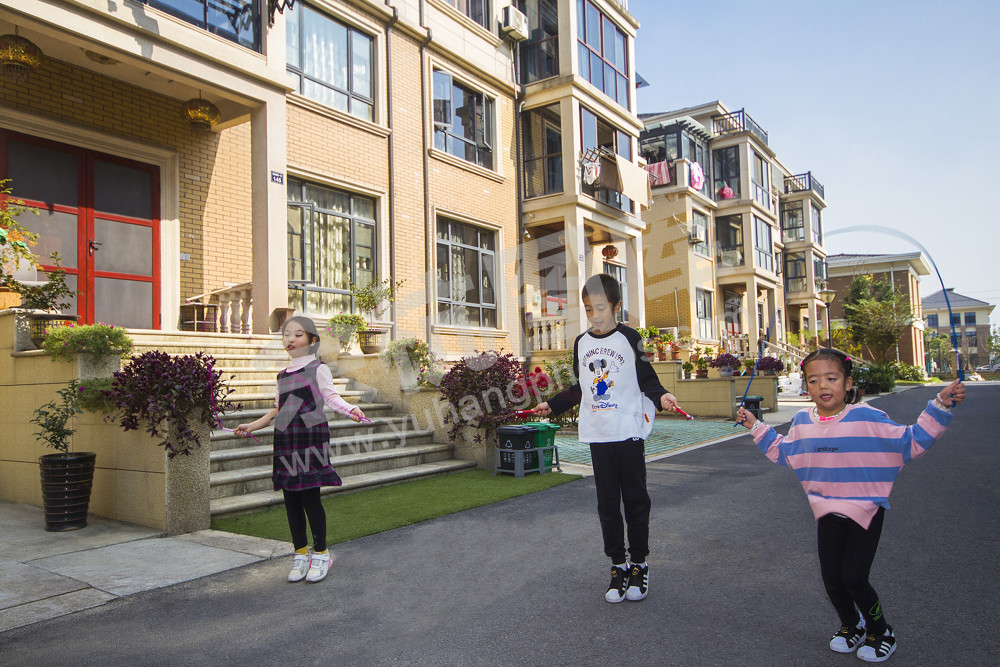 《安置点的孩子们》