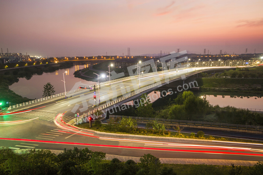 《霞映南山大桥》