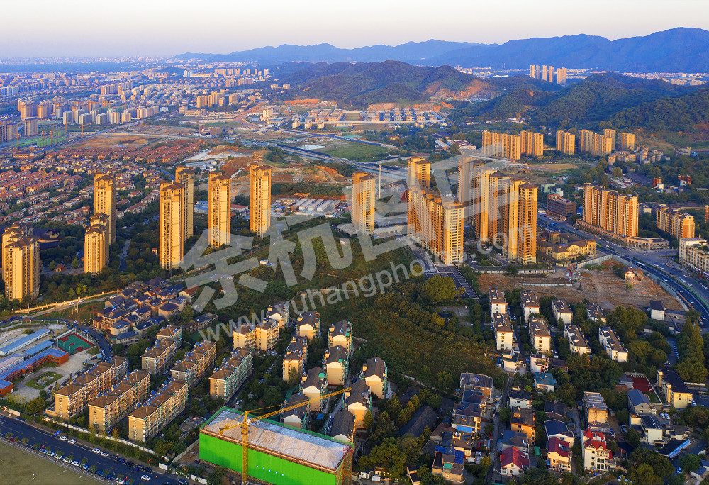 《破旧立新重塑家园》