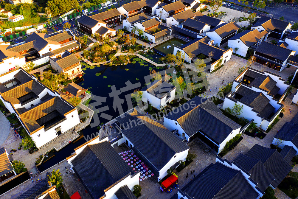 《旧街换新颜 古镇迎蝶变》