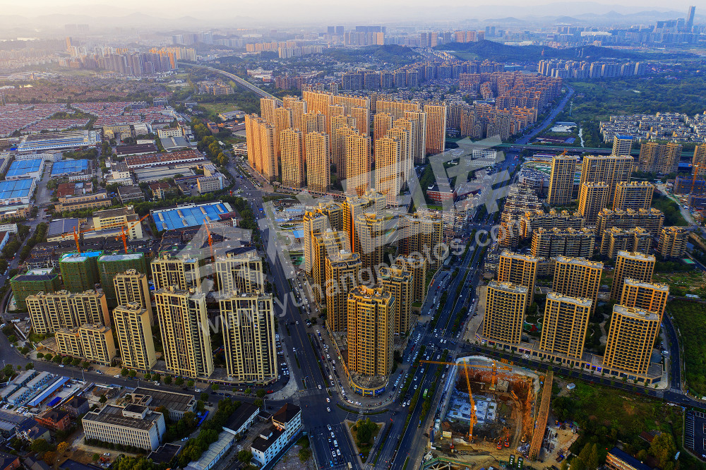 《破旧立新重塑家园》