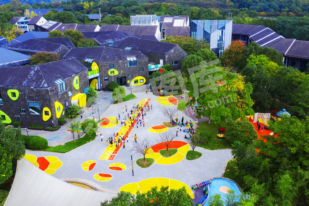 《人文和谐新型未来社区的建设典范》