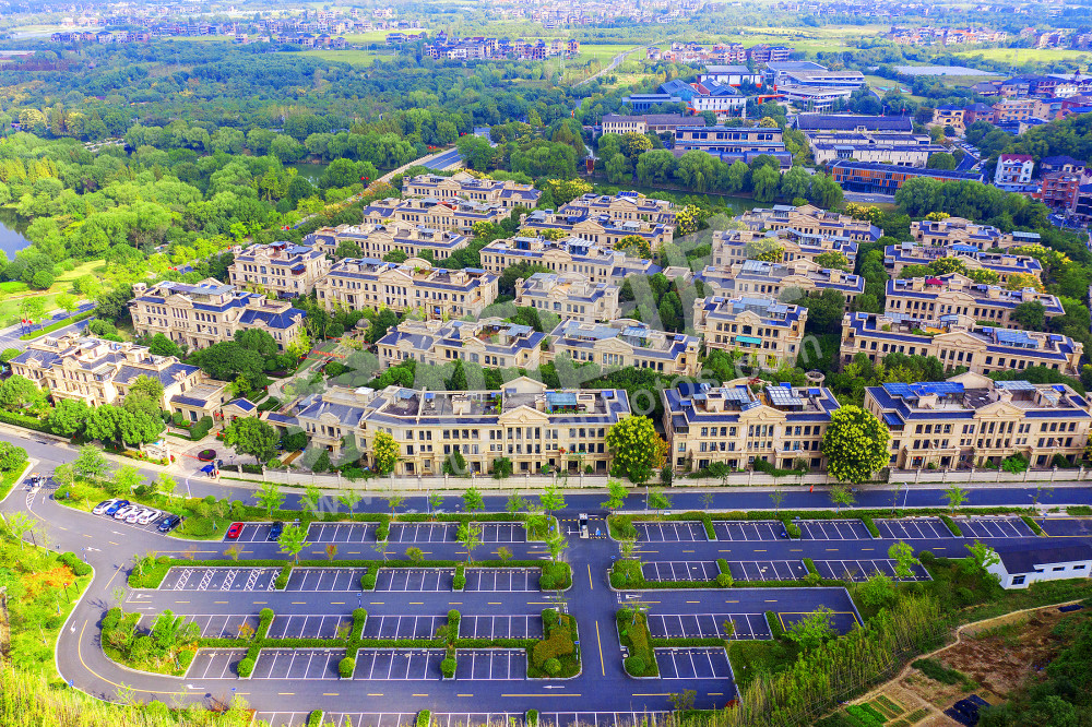 《人文和谐新型未来社区的建设典范》