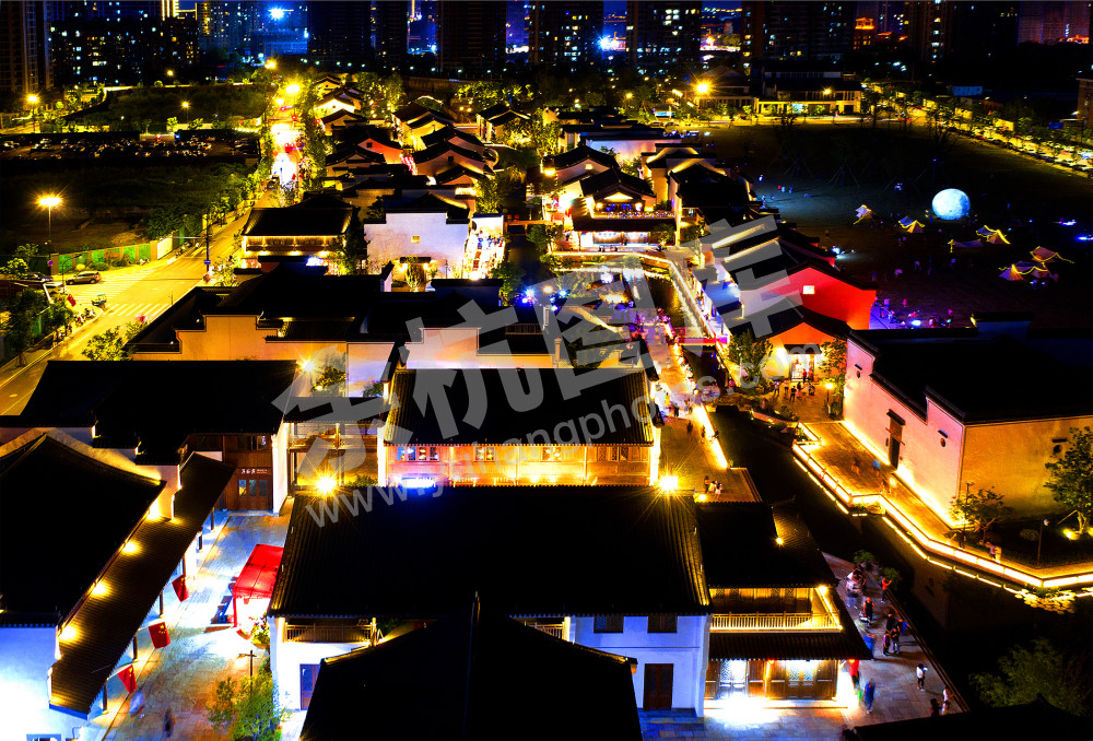 《流光溢彩繁华地》