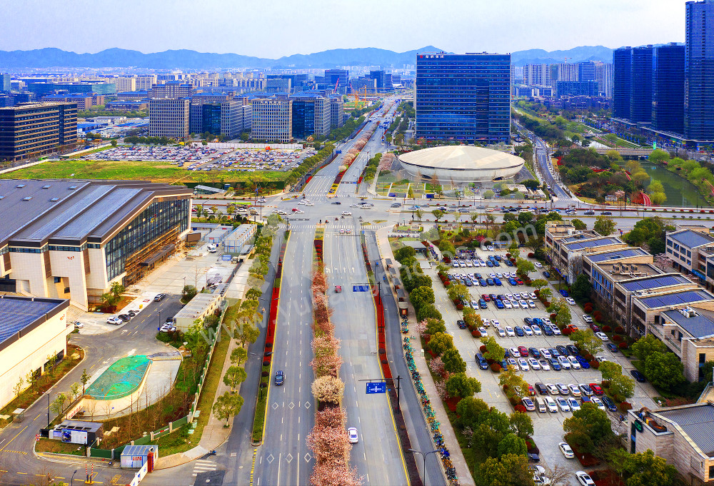 《奋进新时代 创造新成就》